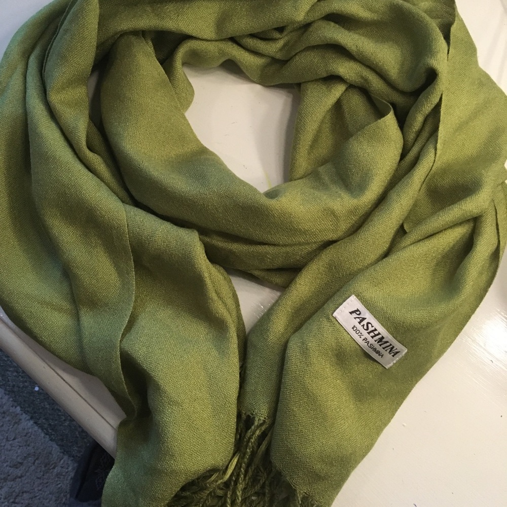 Pashmina scarf in olive
